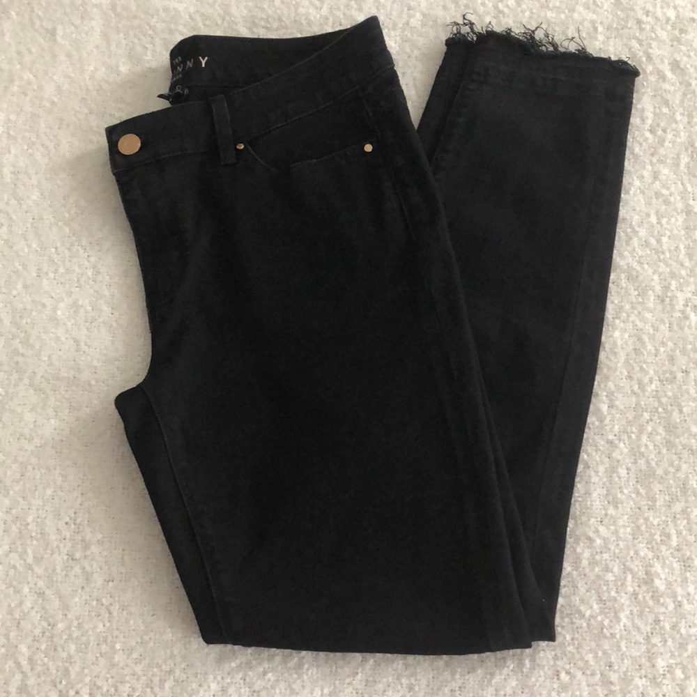 Black “Skinny Ankle” Jeans distressed Size 6